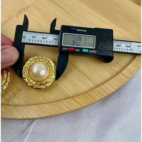 VTG Signed Bluette Shoe Clips Faux Pearl Gold Tone Textured 1980s - Picture 5 of 10